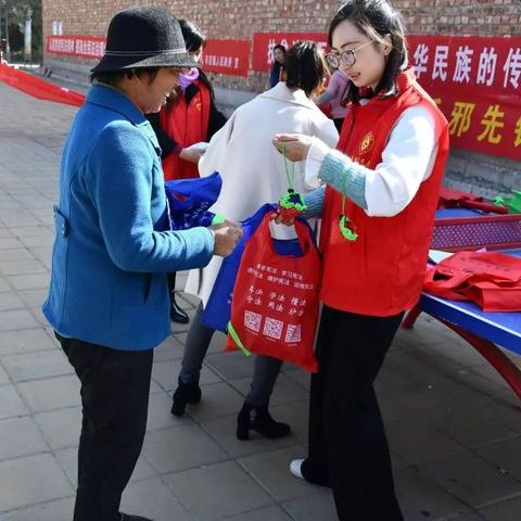 法律进农村，推动乡村法治建设，保障农民权益